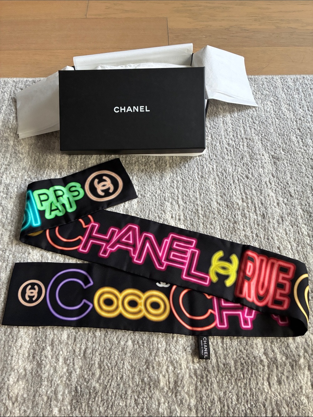 CHANEL Silk Scarf/Twilly/Noir